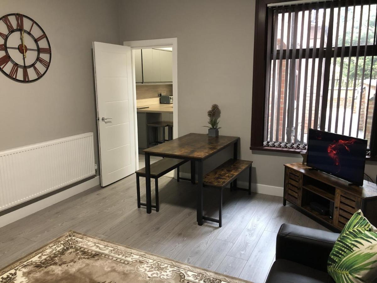 Executive Or Large Family 5-Bed House - Hosted By Hutch Lifestyle Βίλα Κόβεντρι Εξωτερικό φωτογραφία