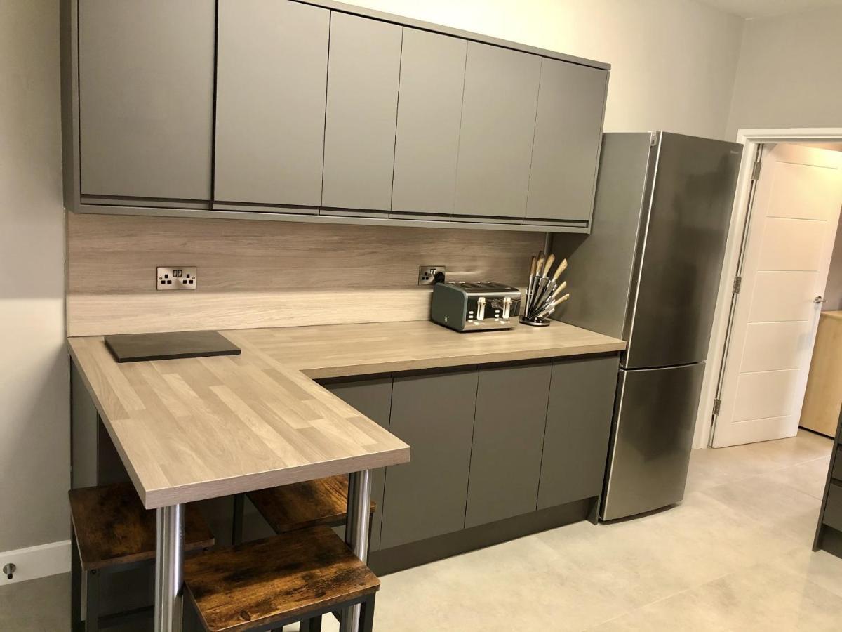 Executive Or Large Family 5-Bed House - Hosted By Hutch Lifestyle Βίλα Κόβεντρι Εξωτερικό φωτογραφία