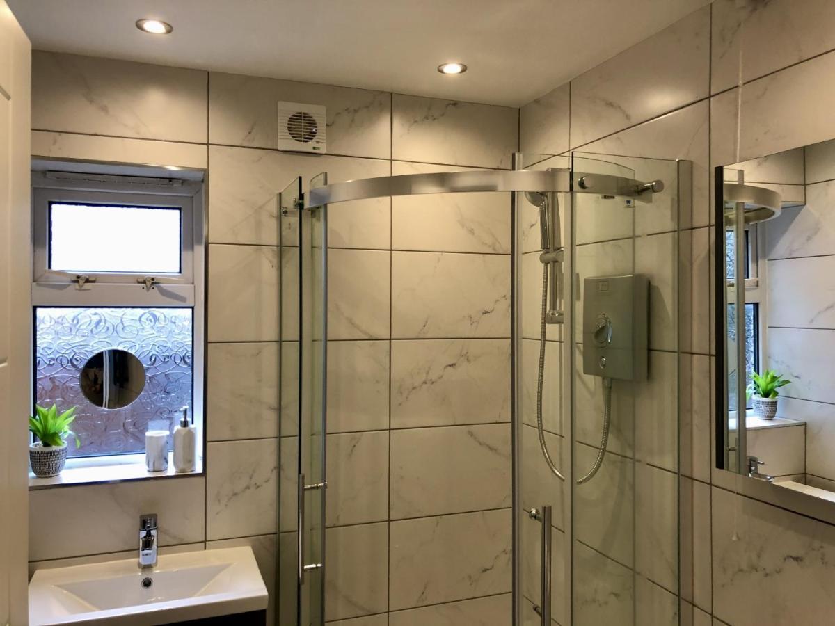 Executive Or Large Family 5-Bed House - Hosted By Hutch Lifestyle Βίλα Κόβεντρι Εξωτερικό φωτογραφία